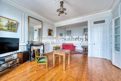 /international/fr/la-rochelle-franche-comte-310098948643/