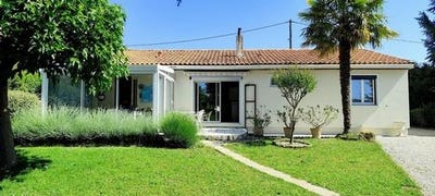 /international/fr/saint-jean-d-angely-charente-310108375575/