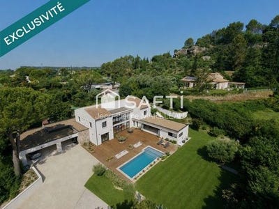 /international/fr/pujaut-languedoc-roussillon-310108530608/