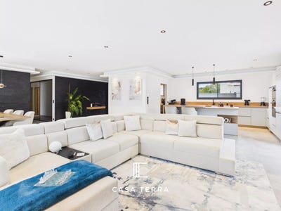 /international/fr/figari-corsica-310106405723/