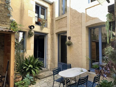 /international/fr/gencay-charente-310107648201/