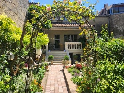 /international/fr/uzes-languedoc-roussillon-310108955127/