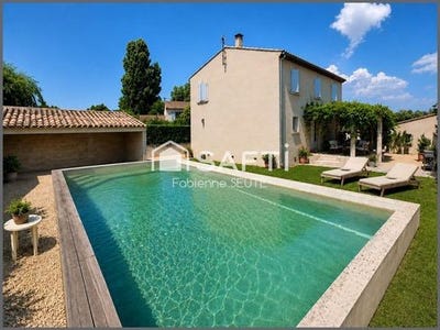 /international/fr/l-isle-sur-la-sorgue-provence-alpes-cote-d-azur-310109128007/
