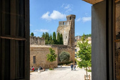 /international/fr/uzes-aquitaine-310108117843/