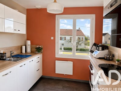 /international/fr/thiel-sur-acolin-auvergne-310108670938/