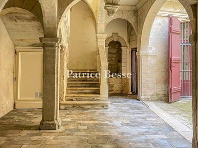 /international/fr/uzes-languedoc-roussillon-310106484896/