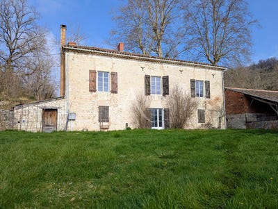 /international/fr/montcuq-midi-pyrenees-310104469986/