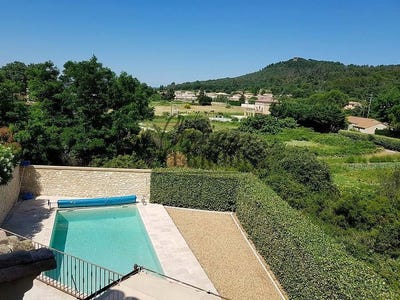 /international/fr/uzes-languedoc-roussillon-310108554016/