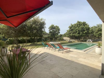 /international/fr/uzes-languedoc-roussillon-310108593153/?lang=pt