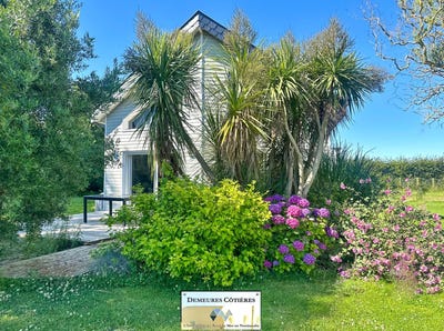 /international/fr/etretat-upper-normandy-310100444596/?lang=en