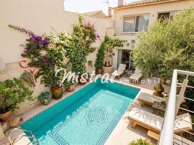/international/fr/aigues-mortes-languedoc-roussillon-310110072352/