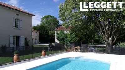 /international/fr/la-chapelle-montabourlet-aquitaine-310097723257/?lang=id