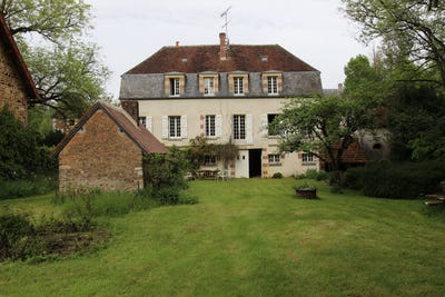 /international/fr/saint-amand-en-puisaye-burgundy-310108929583/