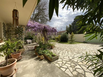 /international/fr/uzes-languedoc-roussillon-310101287946/?lang=zh-tw