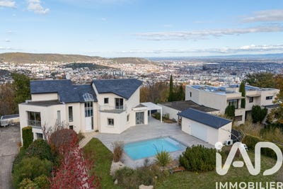 /international/fr/royat-auvergne-310103610137/