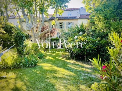 /international/fr/villeneuve-les-avignon-languedoc-roussillon-310107237271/