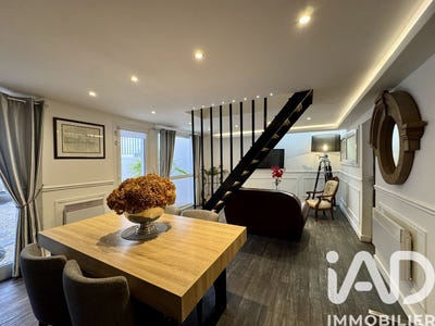 /international/fr/la-rochelle-franche-comte-310103609796/