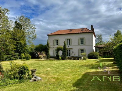 /international/fr/mouzon-charente-310107301349/
