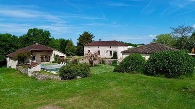 /international/fr/hautefage-la-tour-aquitaine-310107473374/