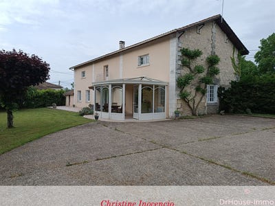 /international/fr/barbezieux-saint-hilaire-charente-310106826309/