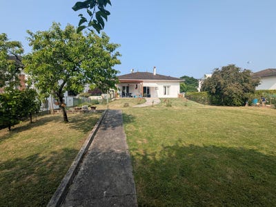 /international/fr/jonzac-charente-310100876969/