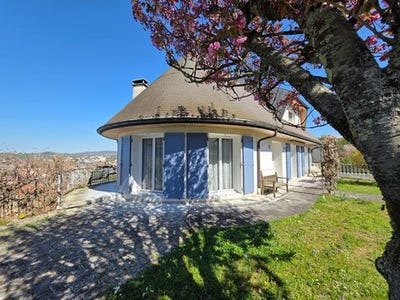 /international/fr/lons-le-saunier-franche-comte-120098602105/