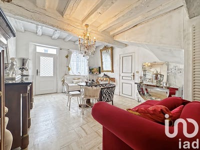 /international/fr/laval-pays-de-la-loire-310099843658/