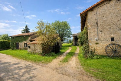 /international/fr/sainte-soline-charente-310108784920/