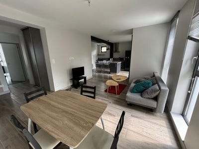 /international/fr/laval-pays-de-la-loire-310098879985/