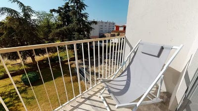 /international/fr/avenue-jacques-duclos-venissieux-rhone-310105208674/