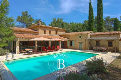 /international/fr/menerbes-provence-alpes-cote-d-azur-310108649805/