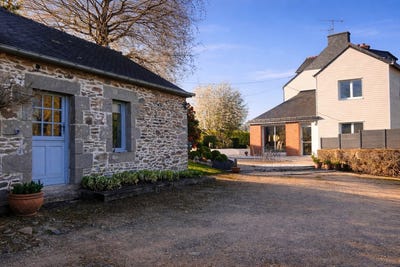 /international/fr/bourbriac-brittany-310107255552/