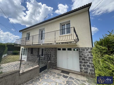 /international/fr/marcenat-auvergne-310105351815/