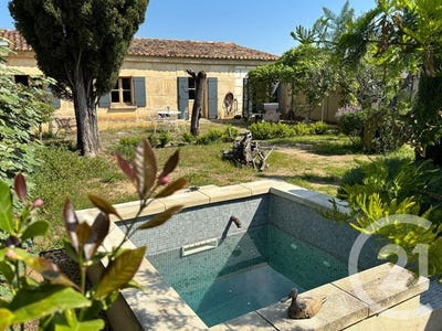 /international/fr/castillon-du-gard-languedoc-roussillon-310107565466/