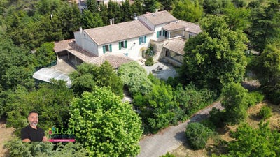 /international/fr/rousson-languedoc-roussillon-310099571268/