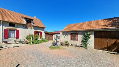 /international/fr/espinasse-vozelle-auvergne-310108465090/