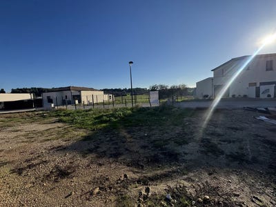 /international/fr/aigues-vives-languedoc-roussillon-120094929971/