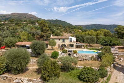 /international/fr/tourrettes-sur-loup-hh-15546305-tourrettes-sur-loup-provence-alpes-cote-d-azur-310100956889/?lang=zh-cn