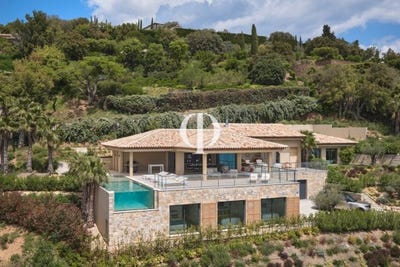 /international/fr/grimaud-provence-alpes-cote-d-azur-120091992506/