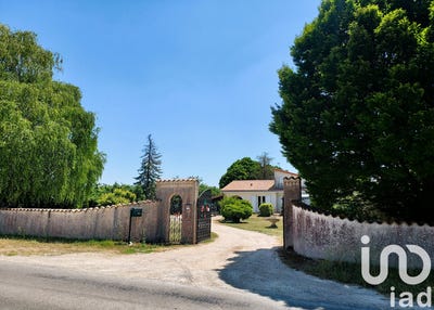 /international/fr/champniers-charente-310105229715/