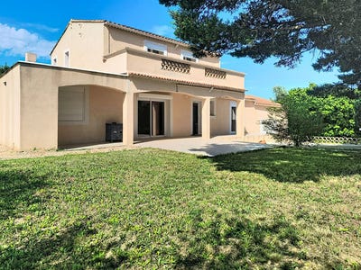 /international/fr/domazan-languedoc-roussillon-310108792179/