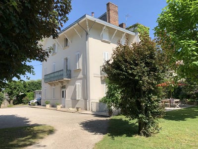 /international/fr/le-creusot-burgundy-120096530807/