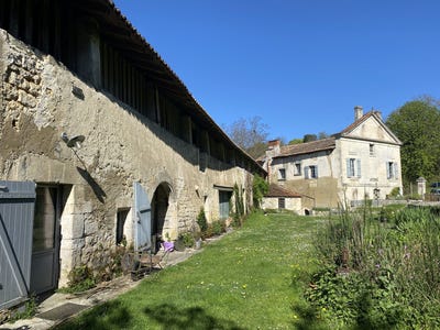/international/fr/puymoyen-charente-310107431226/