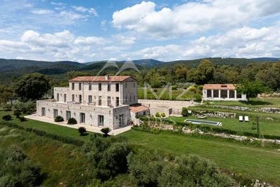 /international/fr/fayence-provence-alpes-cote-d-azur-310101376279/?lang=it