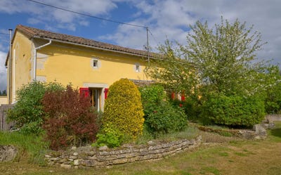 /international/fr/maire-levescault-charente-310107888005/