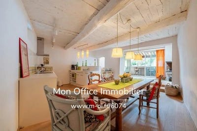 /international/fr/lourmarin-provence-alpes-cote-d-azur-310108422581/