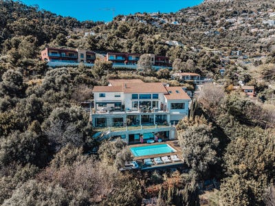 /international/fr/eze-provence-alpes-cote-d-azur-310110075856/
