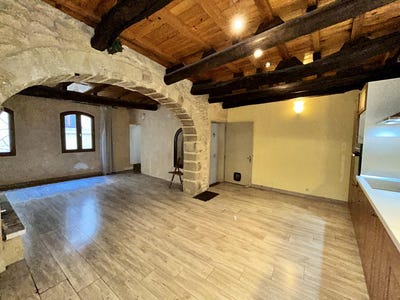 /international/fr/saint-quentin-la-poterie-languedoc-roussillon-120095323433/