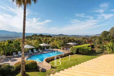 /international/fr/ajaccio-corsica-310107414459/