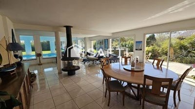 /international/fr/la-chapelle-des-marais-pays-de-la-loire-310106597920/